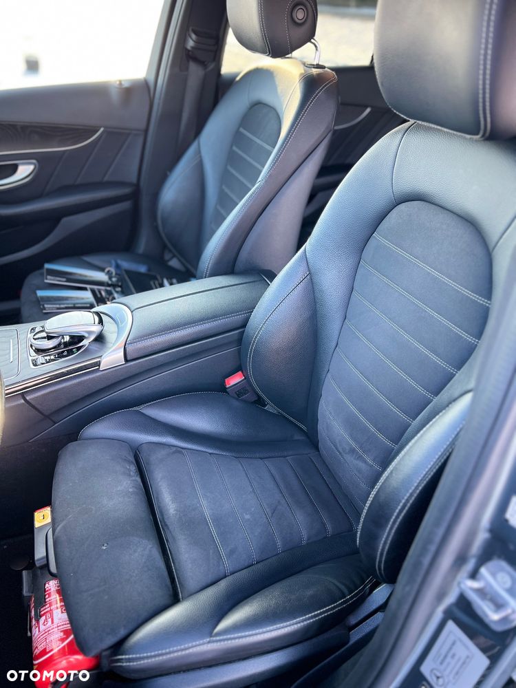 Mercedes-Benz Klasa C 200 4Matic 9G-TRONIC Edition 19 - 23