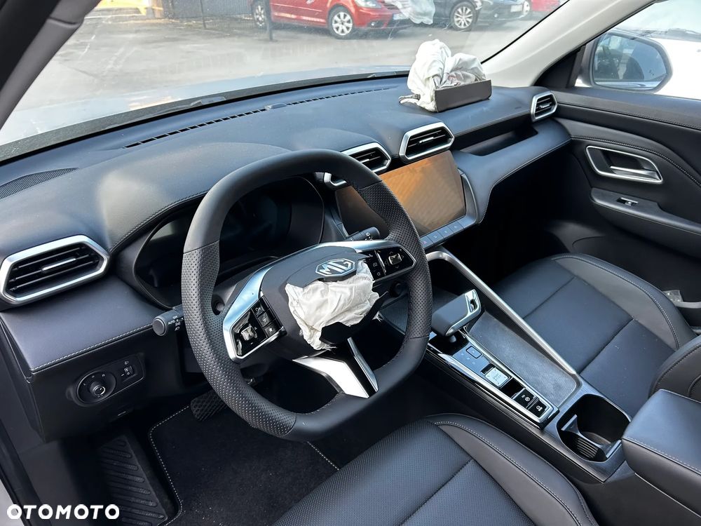 MG ZS Hybrid+ - 15