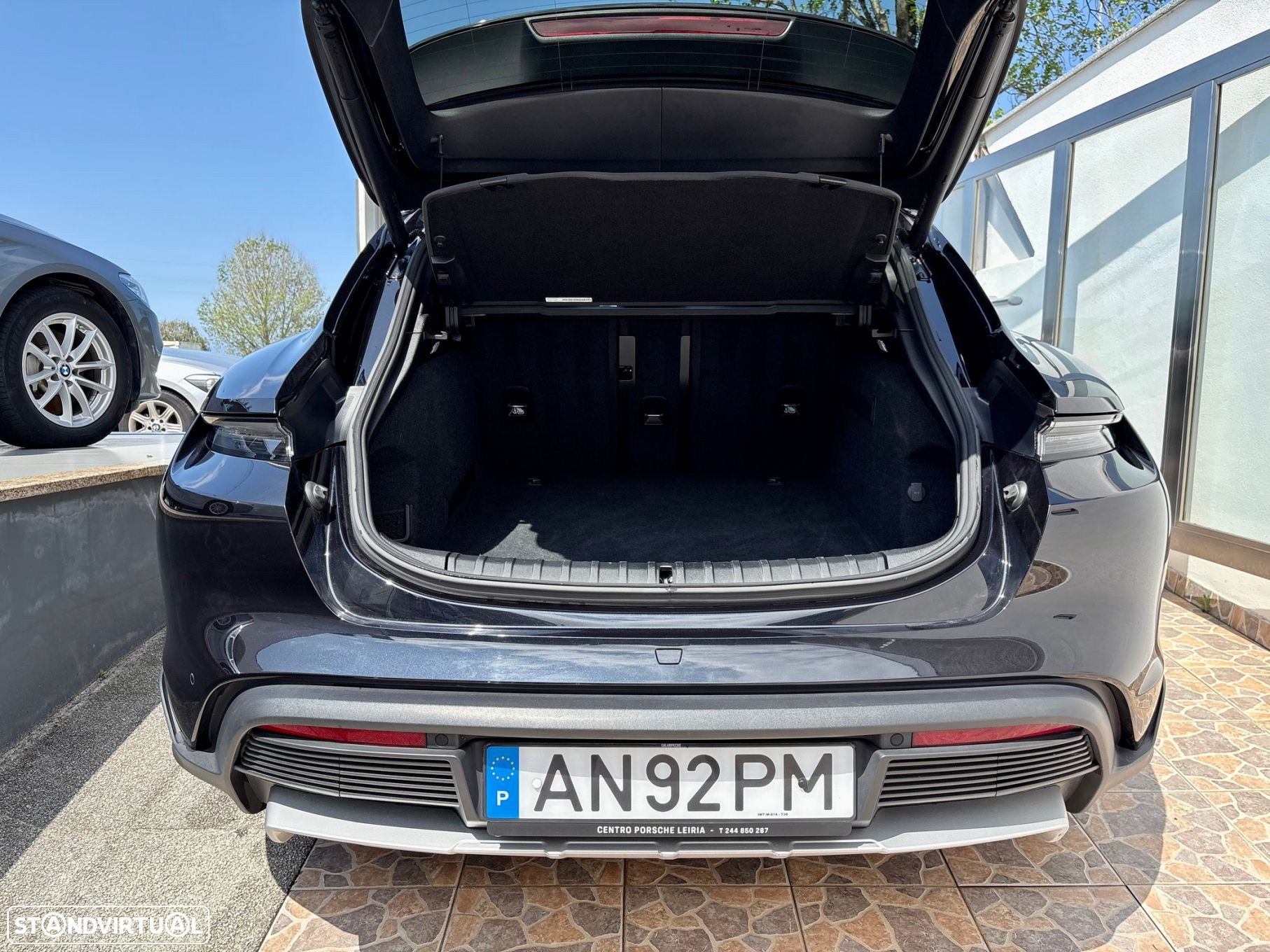 Porsche Taycan Cross Turismo 4 - 5
