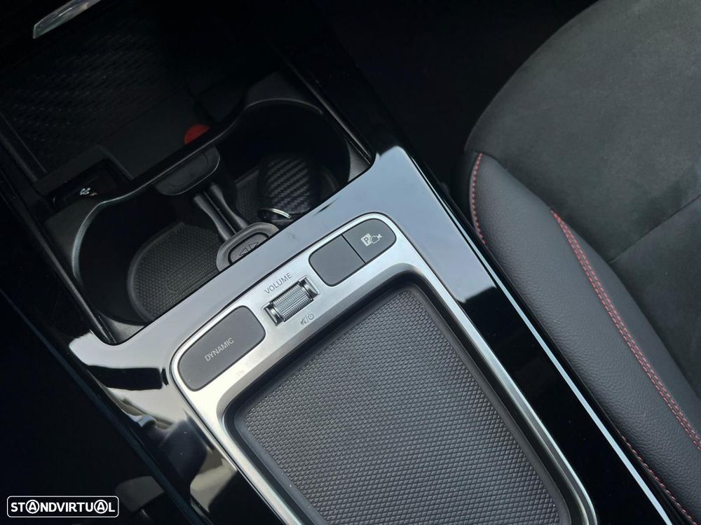 Mercedes-Benz A 250 e AMG Line - 14