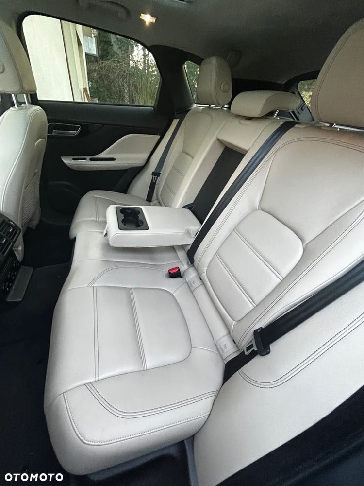 Jaguar F-Pace P250 AWD - 22