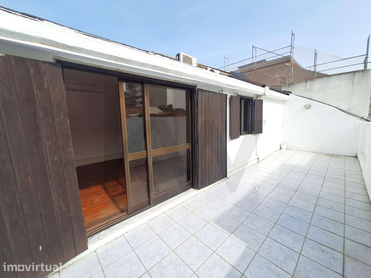 Apartamento T4 Campo Pequeno para Remodelação total - Grande imagem: 2/19