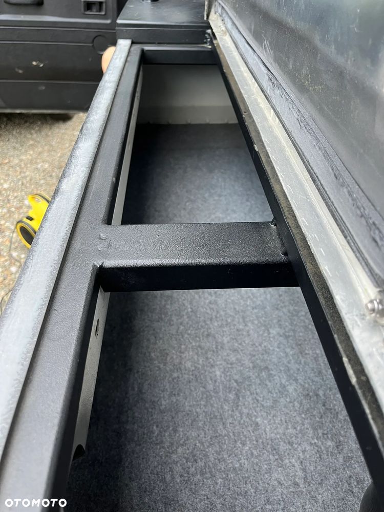 Land Rover Defender 90 2.4 TD4 S - 25