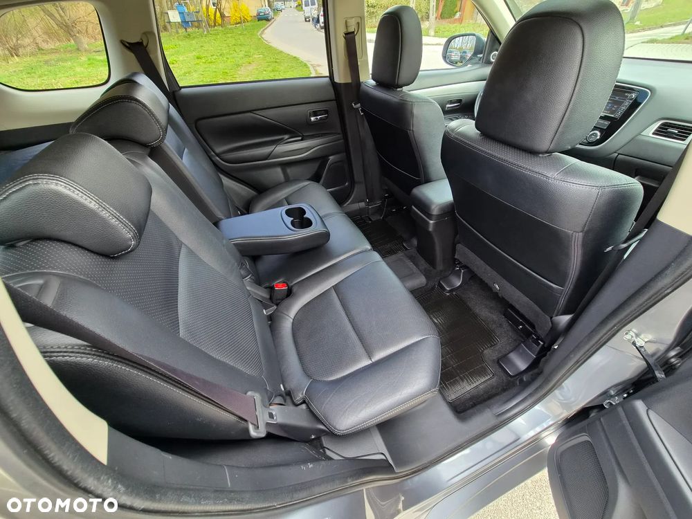 Mitsubishi Outlander - 26