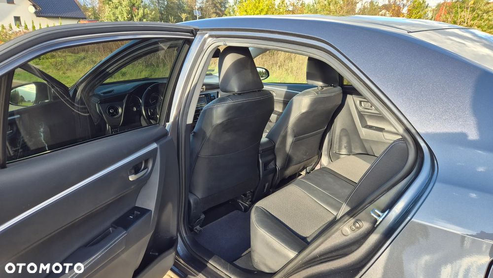Toyota Corolla 1.6 50th Anniversary MS - 18