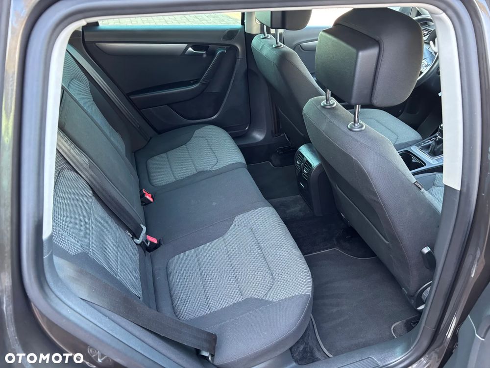 Volkswagen Passat - 18