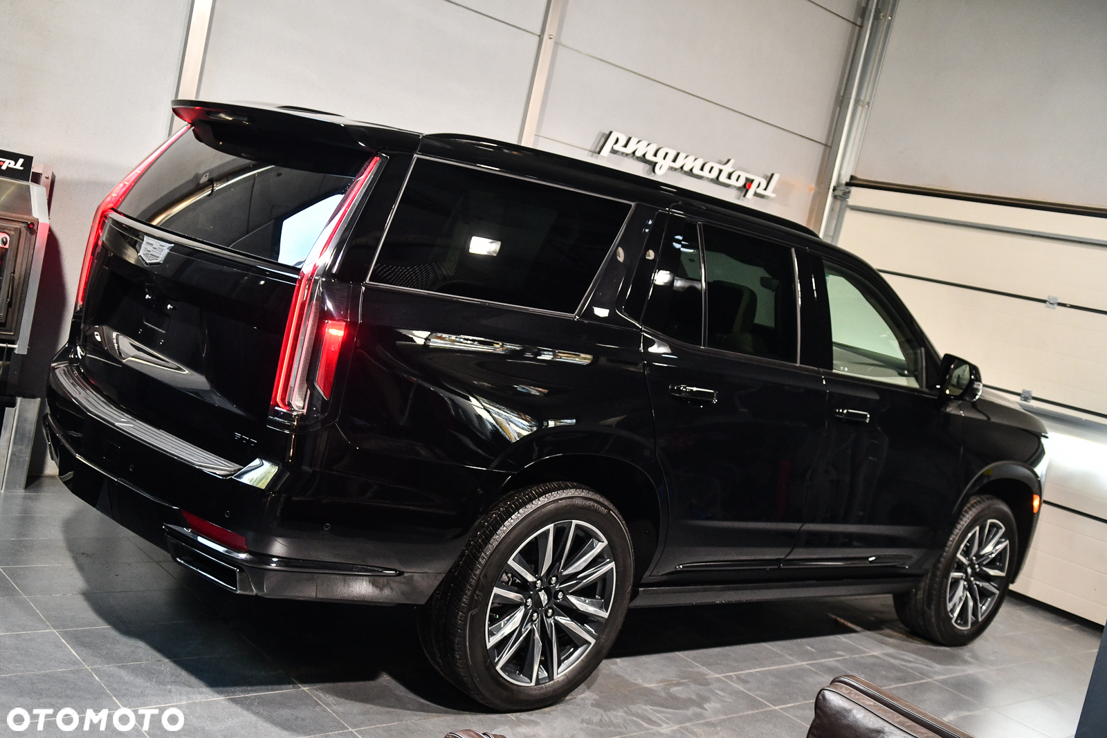 Cadillac Escalade - 10