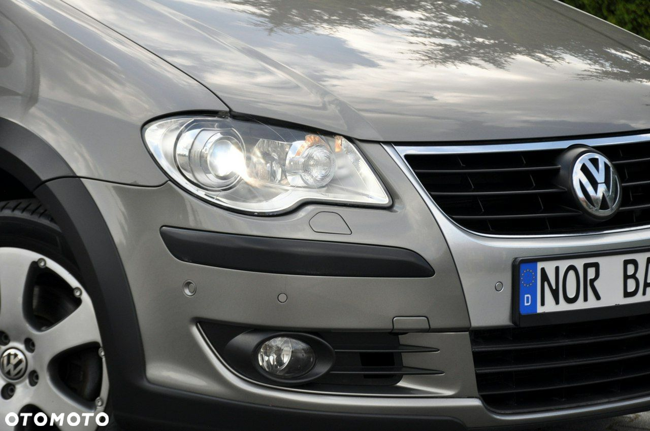 Volkswagen Touran - 12