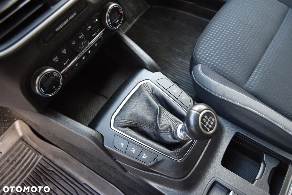 Ford Focus 1.0 EcoBoost STart-Stopp-System TITANIUM - 19