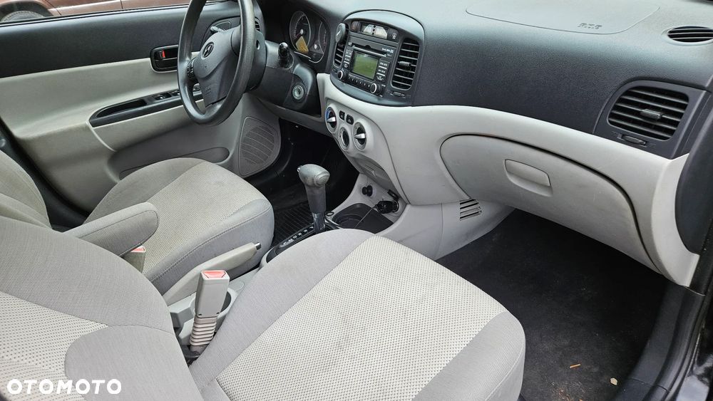 Hyundai Accent - 17