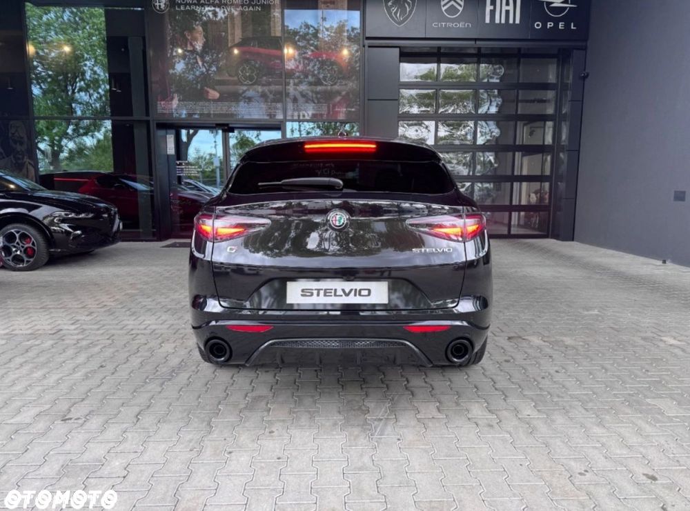 Alfa Romeo Stelvio - 9