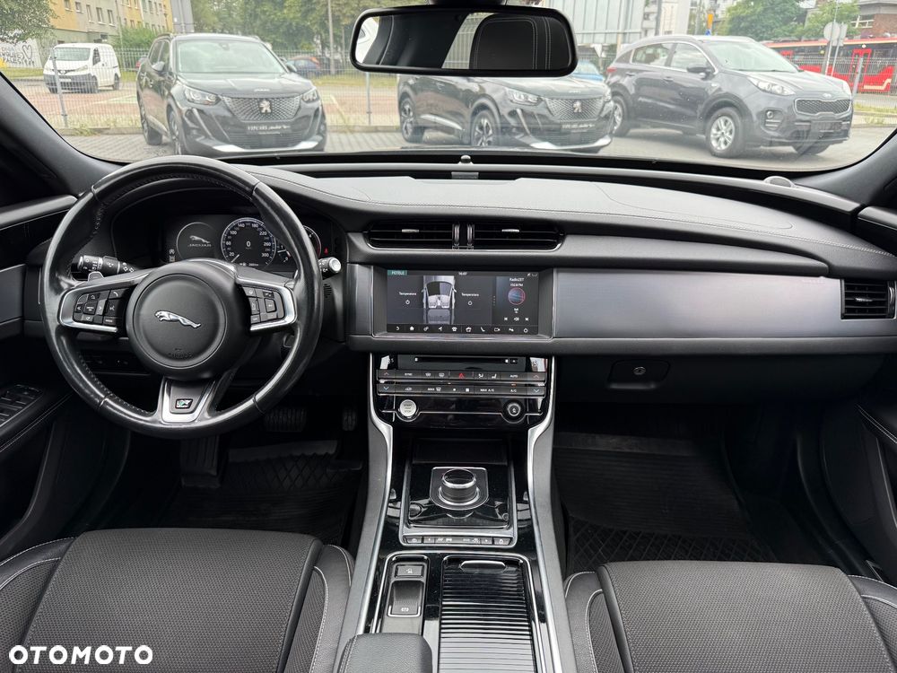 Jaguar XF 2.0 i4D R-Sport - 29