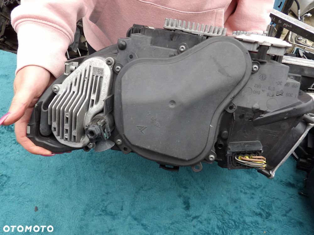 BMW - E92 - PRAWA LAMPA PRZEDNIA - LIFT - XENON - NIE SKRĘTNA - URWANE UCHO - UK - 7239930 - 8