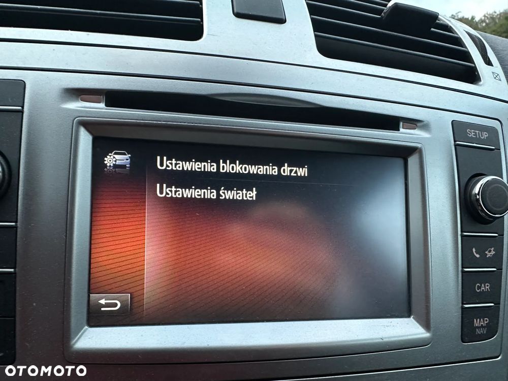 Toyota Avensis Combi 1.8 Executive - 16