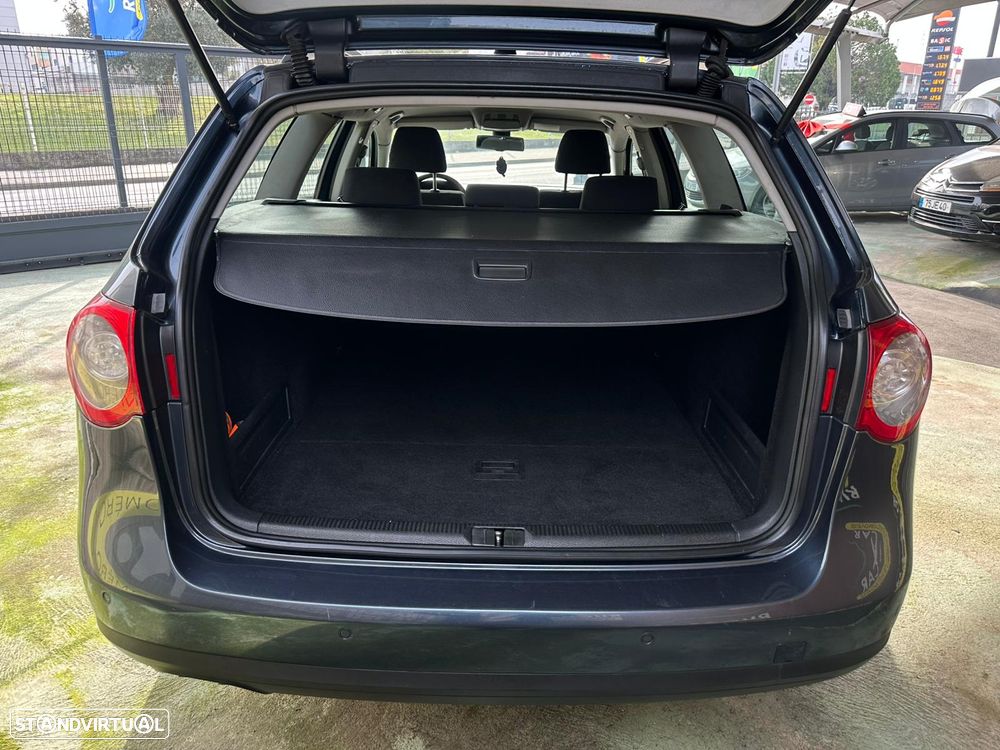 VW Passat 2.0 TDI Confortline - 9