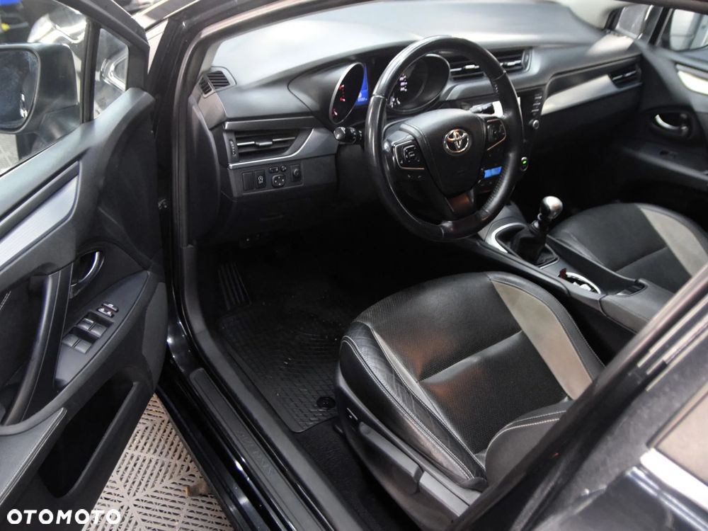 Toyota Avensis 2.0 D-4D Premium - 14