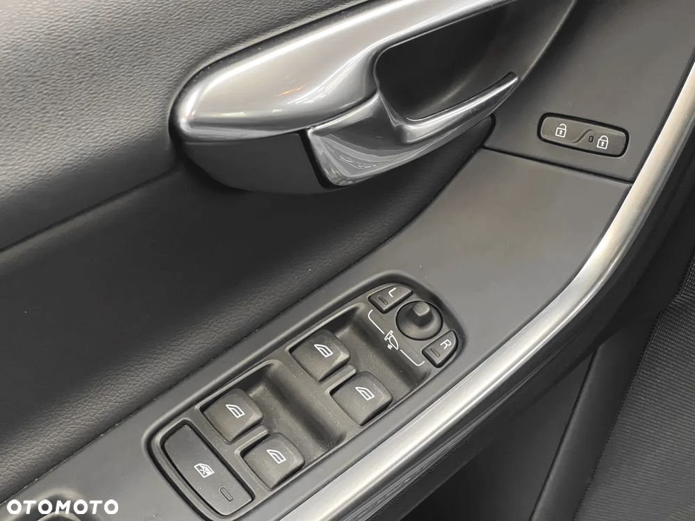 Volvo S60 Cross Country - 23