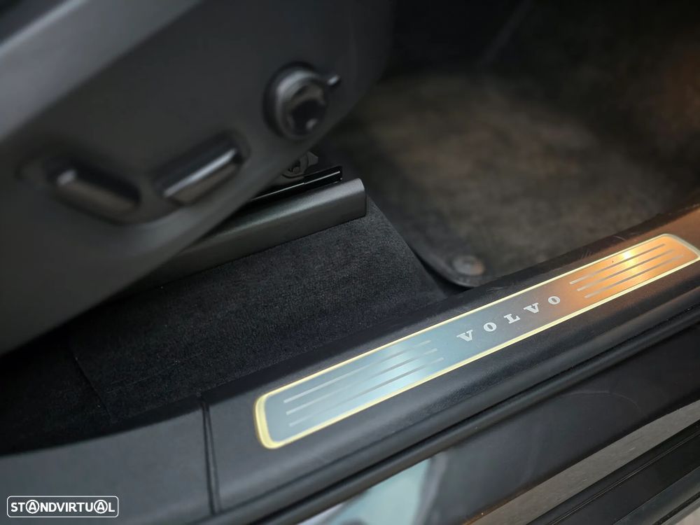 Volvo XC 90 2.0 T8 PHEV Plus Dark AWD - 18