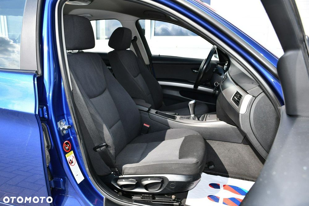 BMW Seria 3 318i - 23