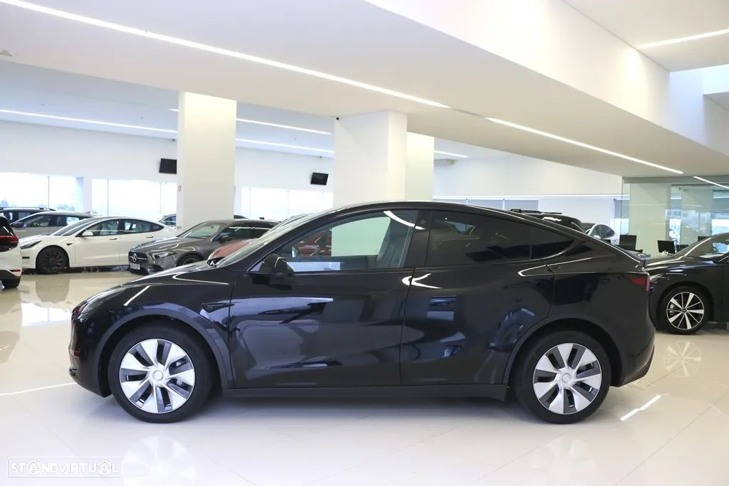 Tesla Model Y - 10