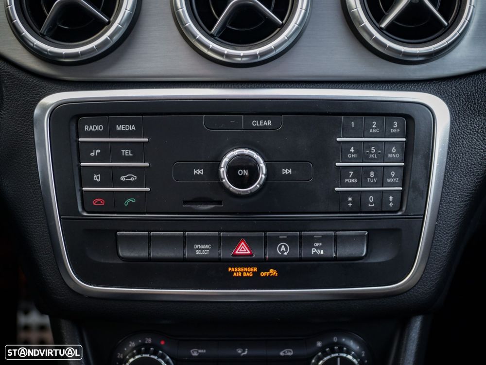 Mercedes-Benz CLA 200 d Shooting Brake AMG Line - 32