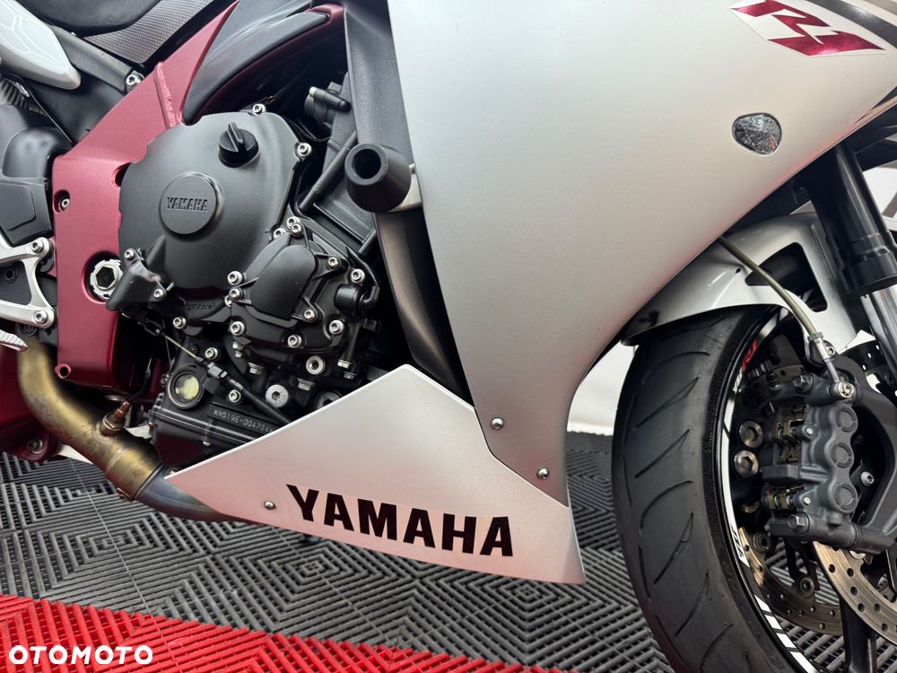Yamaha R1 - 38