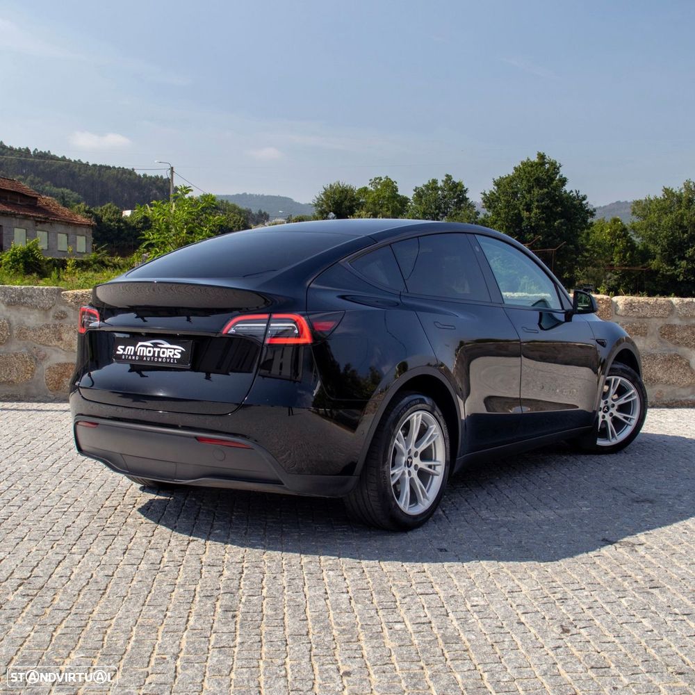 Tesla Model Y Long Range Dual Motor AWD - 3