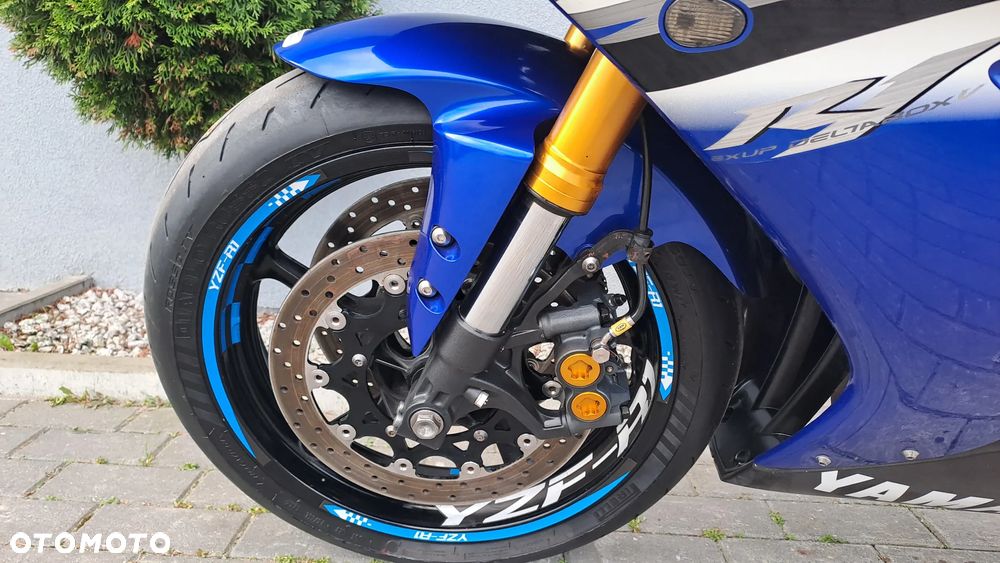 Yamaha R1 - 37