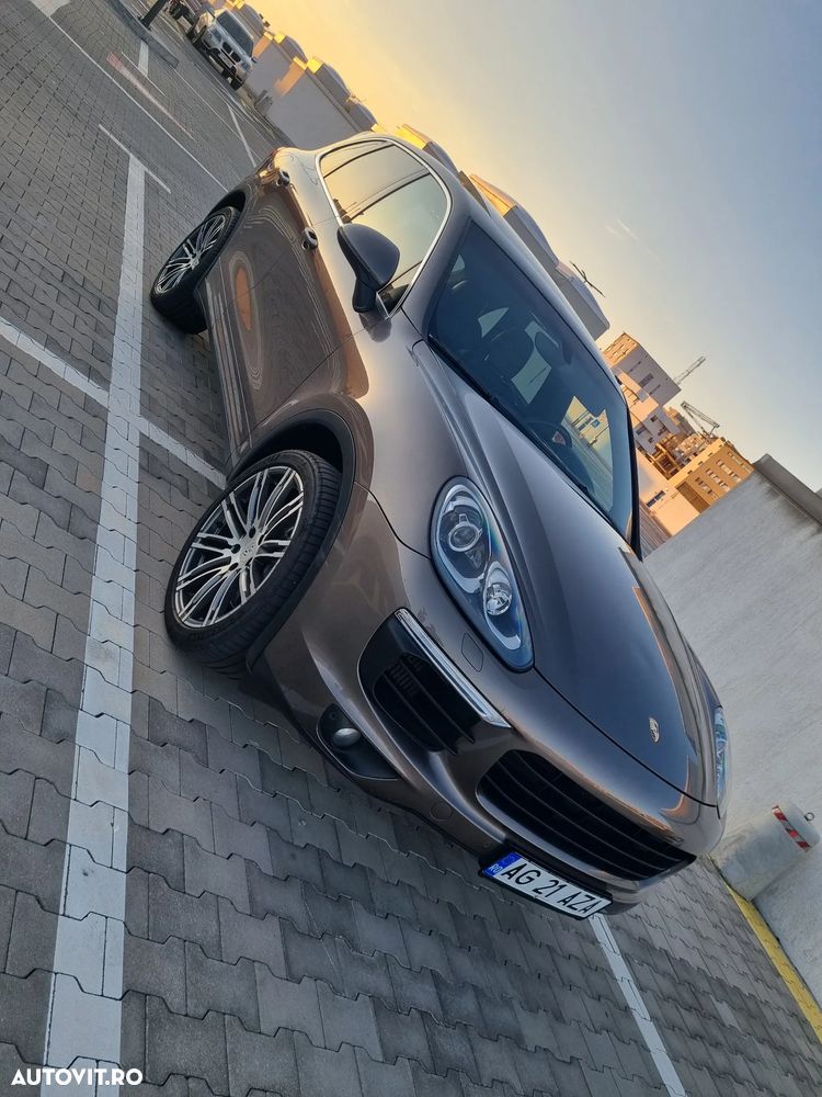 Porsche Cayenne 3.0 L - 1