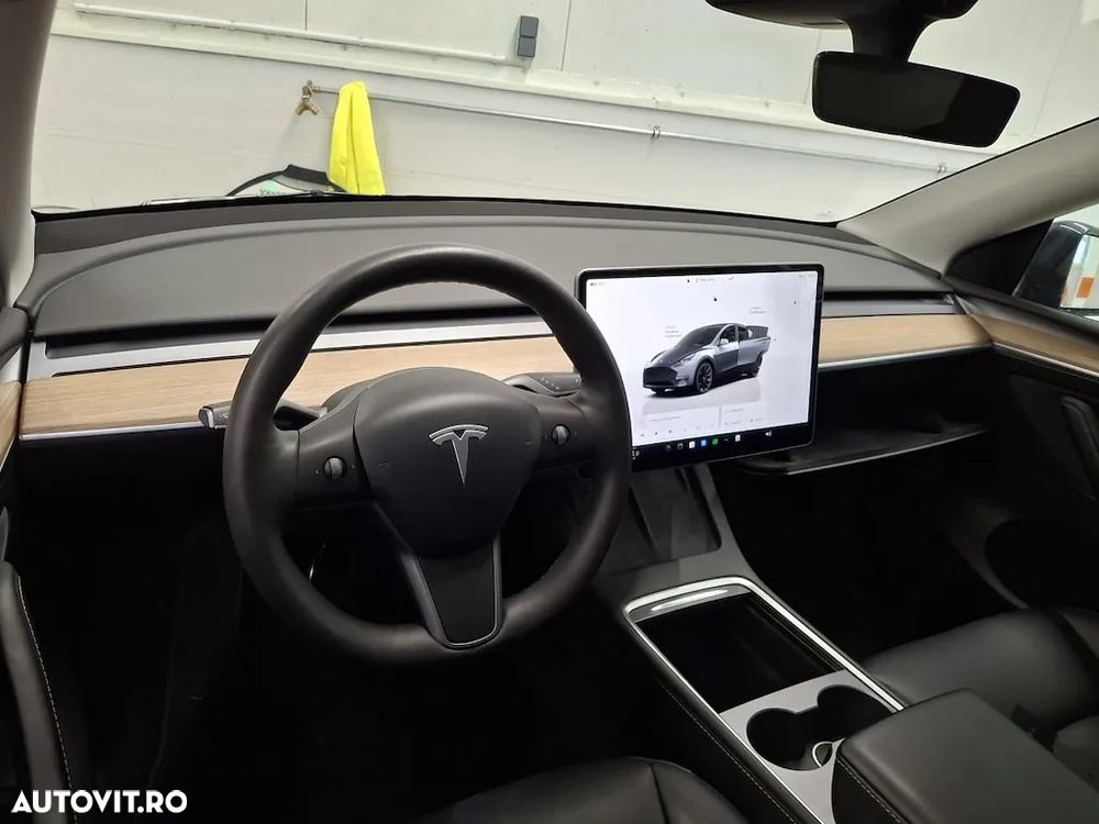 Tesla Model Y Long Range Dual Motor AWD - 7