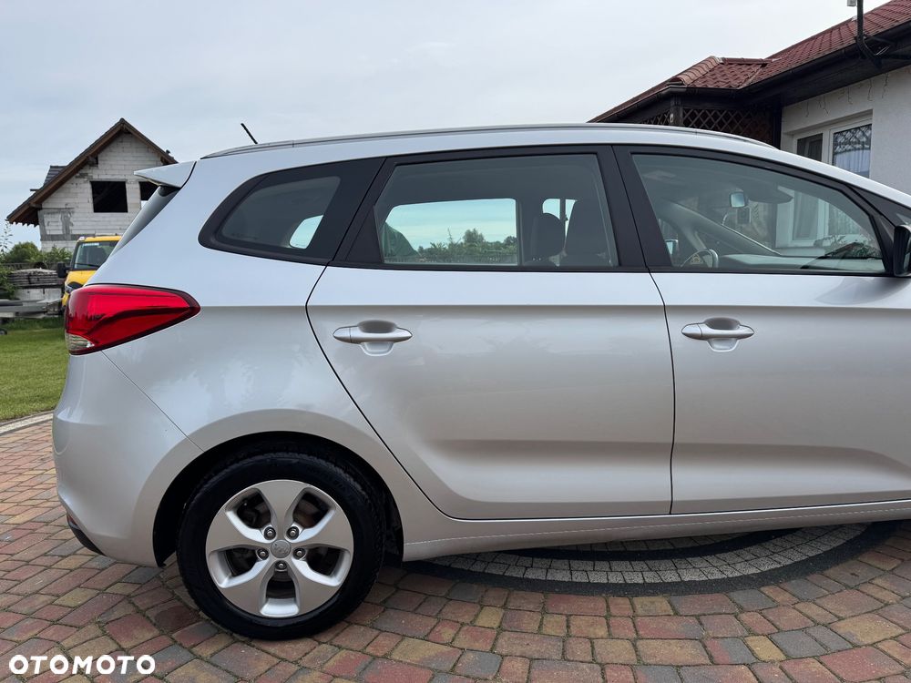 Kia Carens - 14