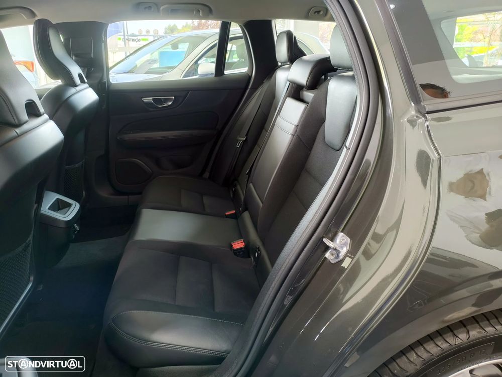 Volvo V60 2.0 D3 Momentum Geartronic - 9
