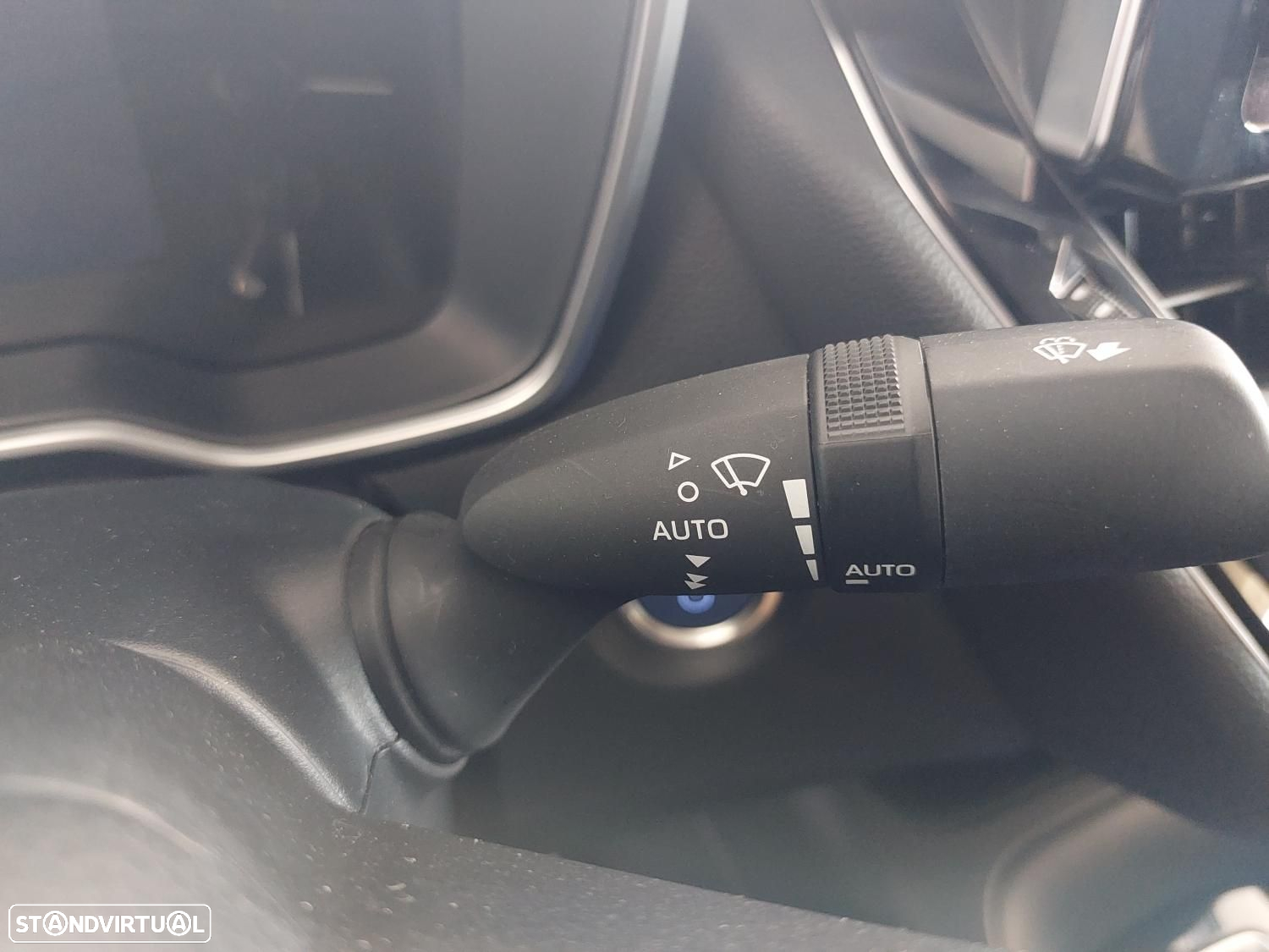 Toyota Corolla 1.8 Hybrid Exclusive - 30