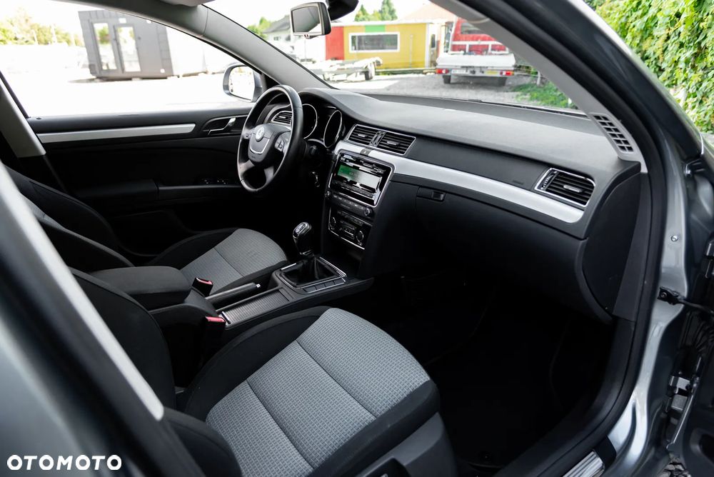Skoda Superb 1.8 TSI FAMILY - 24