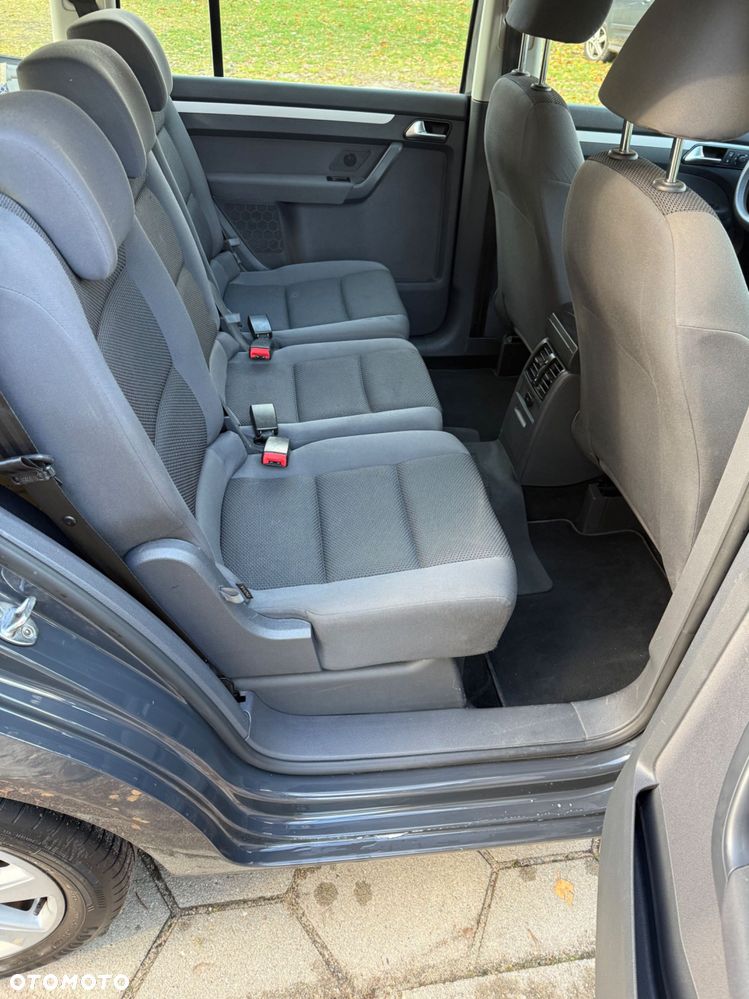 Volkswagen Touran - 8