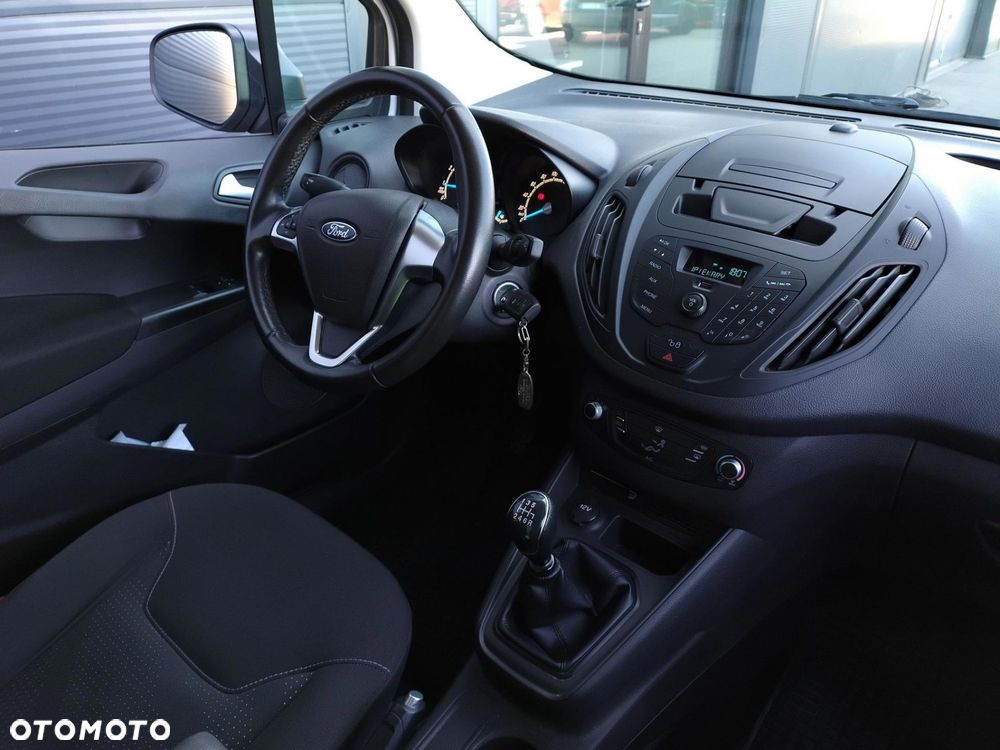 Ford Transit Courier - 22