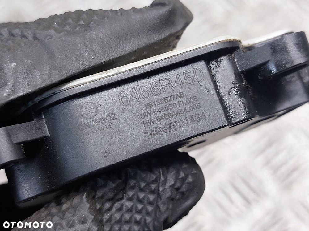 SILNICZEK ŻALUZJI ROLETY RAM 1500 I LIFT 68139527AB - 3