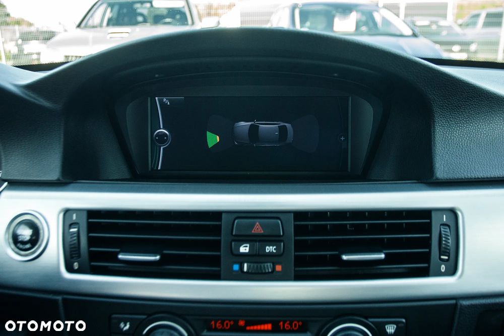 BMW Seria 3 318i Edition Sport - 32