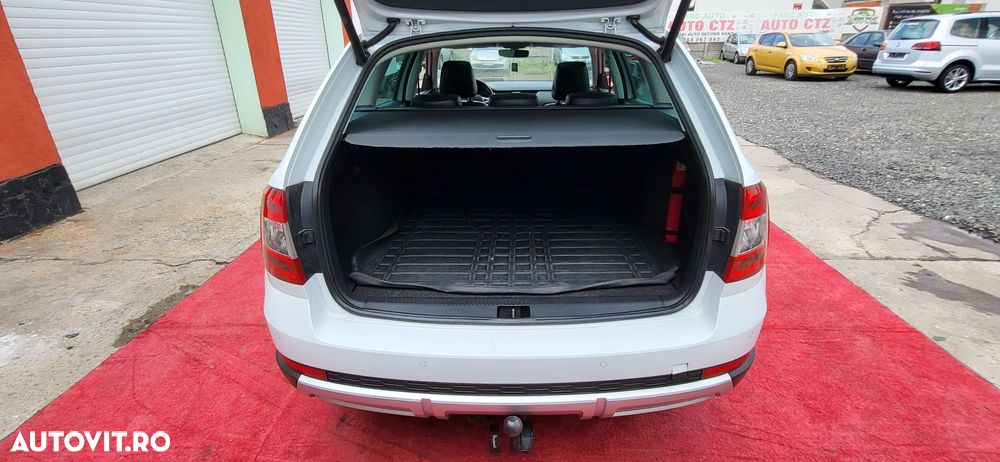Skoda Octavia 2.0 TDI 4x4 DSG Scout - 32