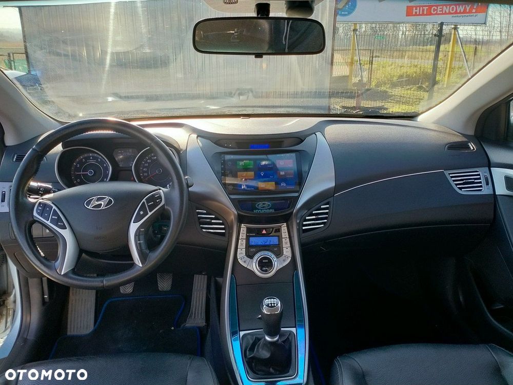 Hyundai Elantra - 11