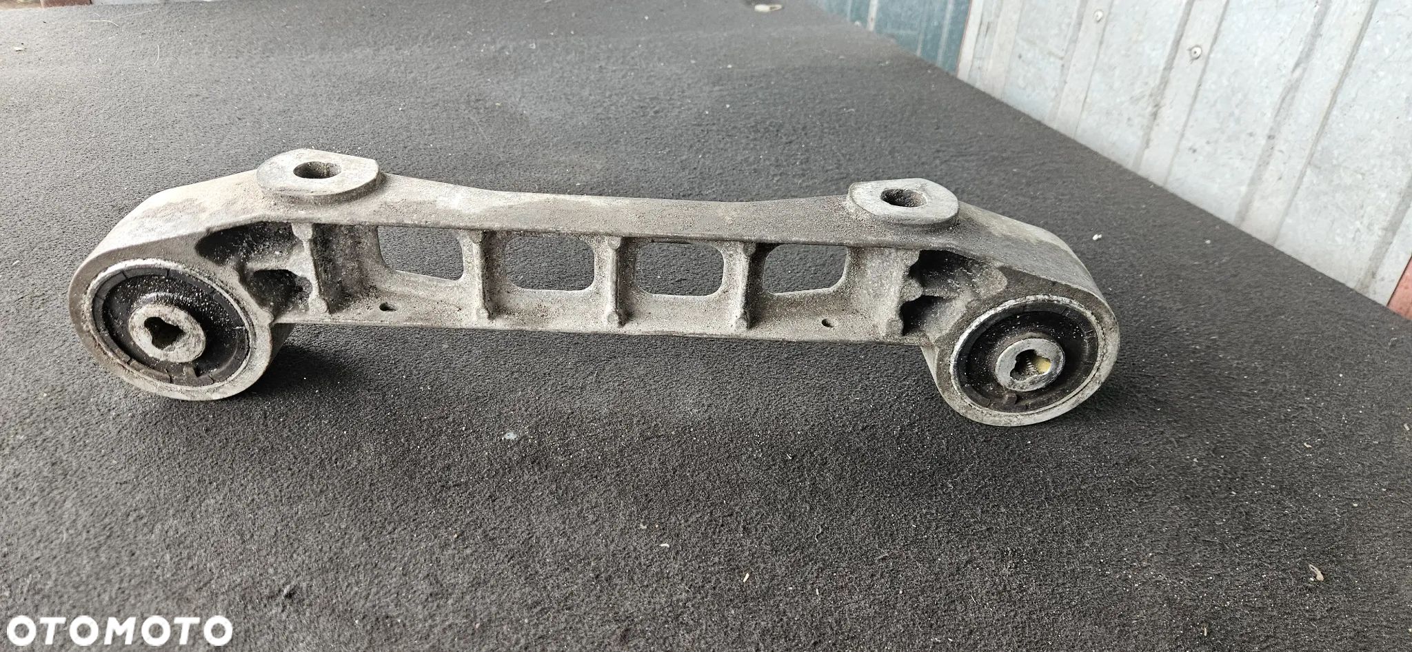 Łapa podpora mostu tylnego Mercedes Vito W639 - 1