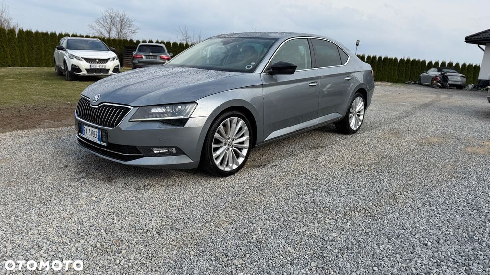 Skoda Superb 2.0 TDI DSG Ambition - 14