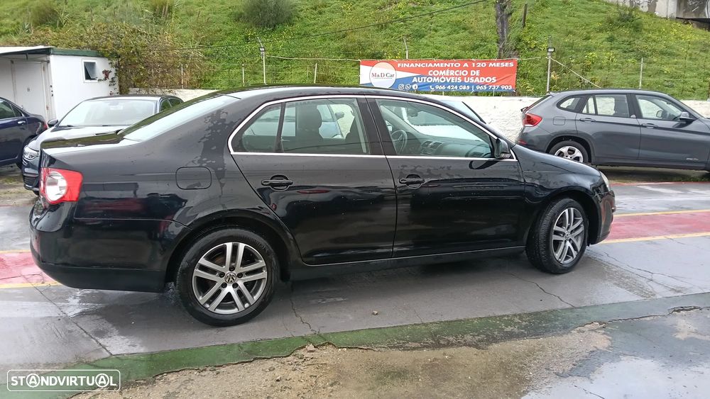VW Jetta 1.6 TDi Confortline - 4