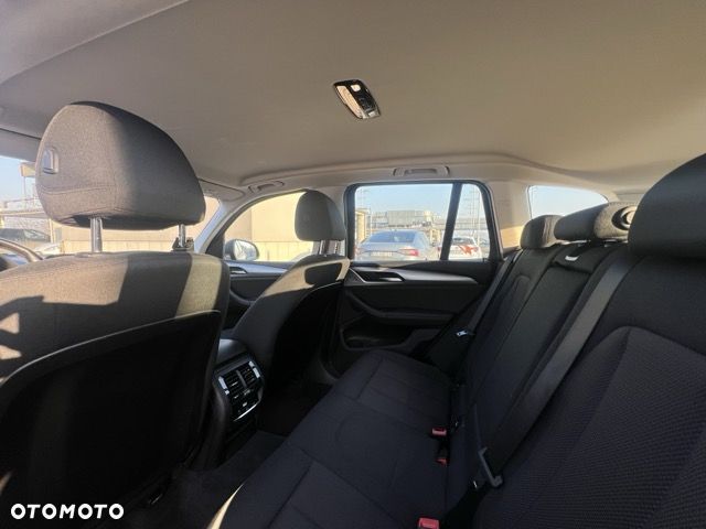 BMW X3 xDrive20d Business Edition - 24