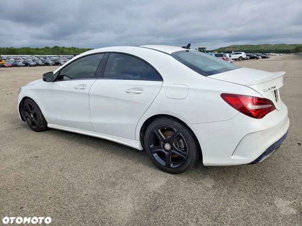 Mercedes-Benz CLA 250 4Matic 7G-DCT AMG Line - 3