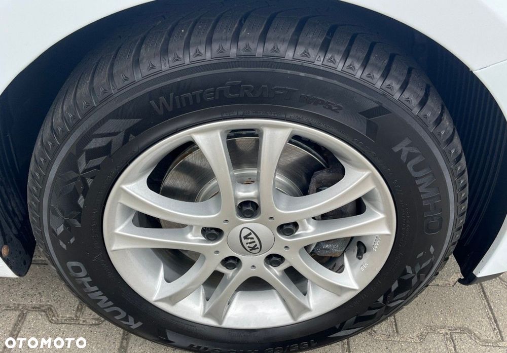 Kia Ceed - 33