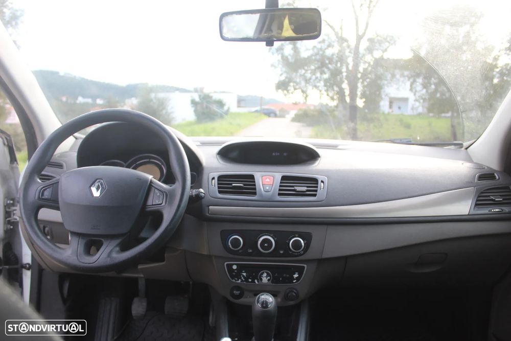 Renault Mégane 1.5 dCi Emotion - 8