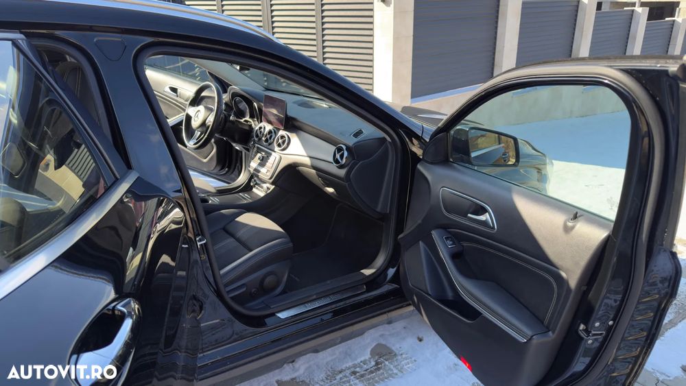 Mercedes-Benz GLA 180 7G-DCT StreetStyle - 16