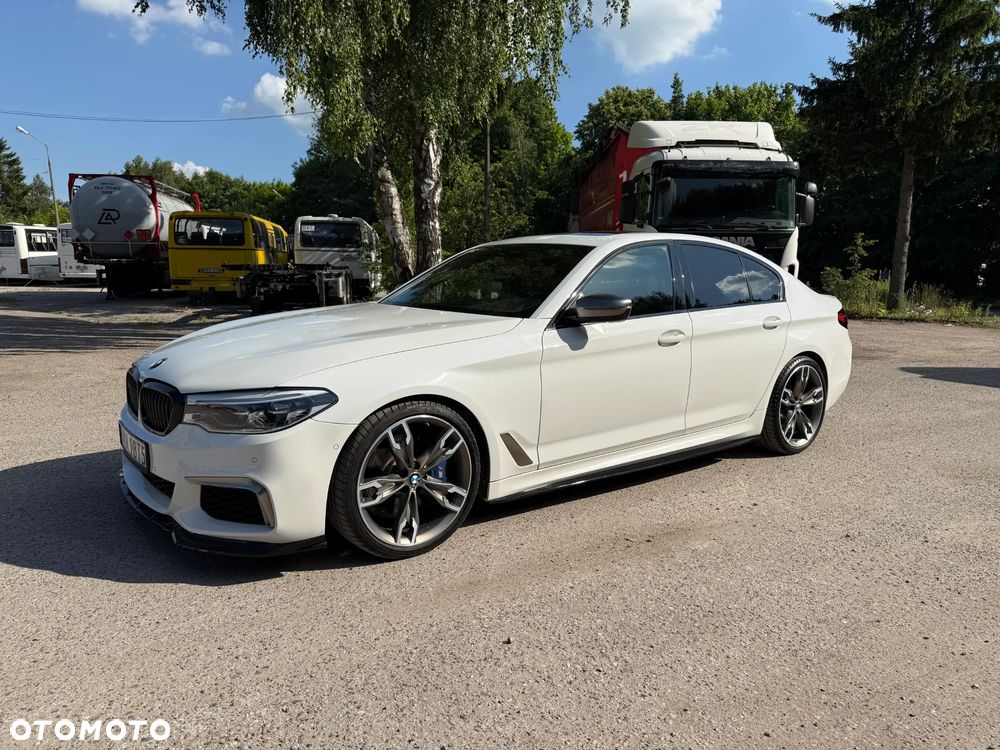 BMW Seria 5 M550i xDrive - 16
