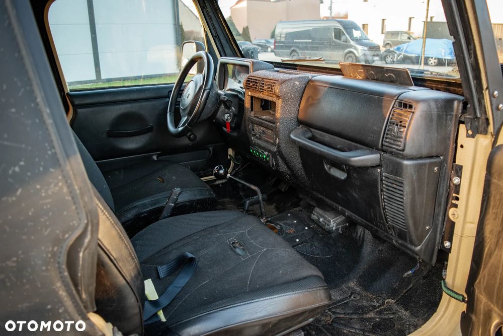 Jeep Wrangler 4.0 Sport - 12